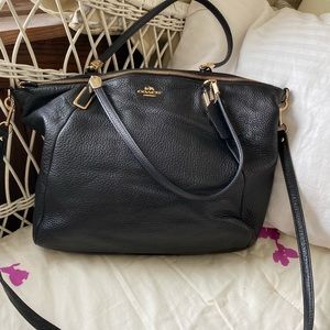 Coach tote in black leather.